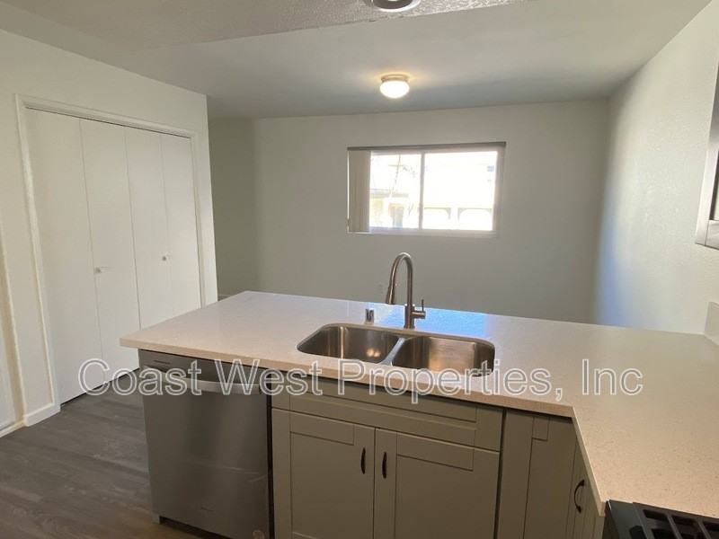 1154 Cypress Ave - Photo 4 of 14