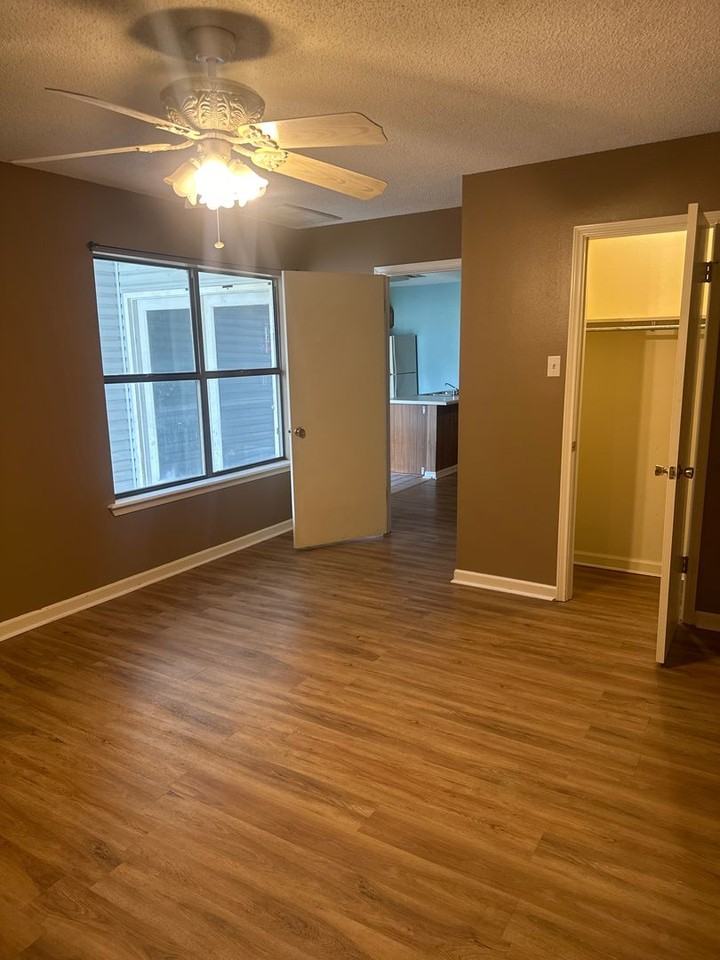 108 Wolfe St - Photo 4 of 12