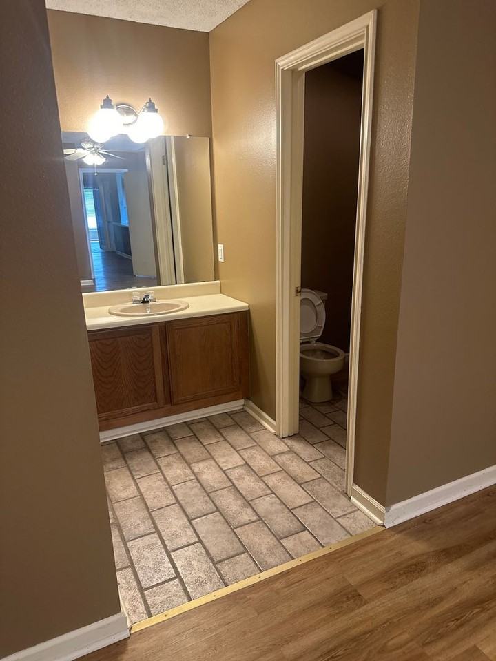 108 Wolfe St - Photo 5 of 12