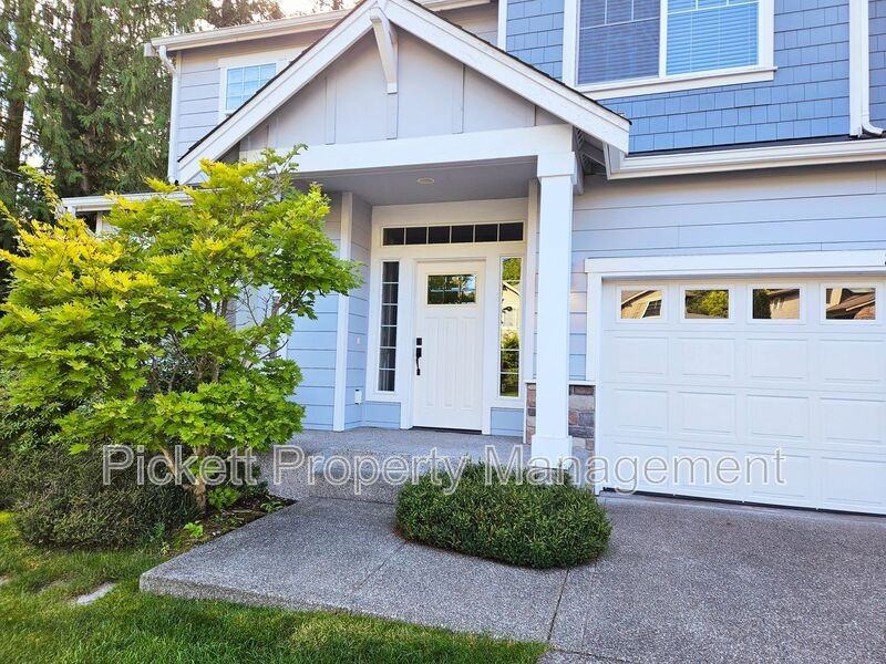 2614 Ne Noll Valley Loop - Photo 3 of 28