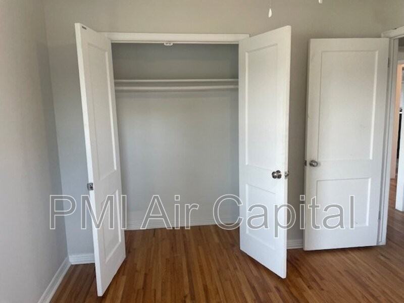 6427 E Cottonwood Ln - Photo 2 of 10