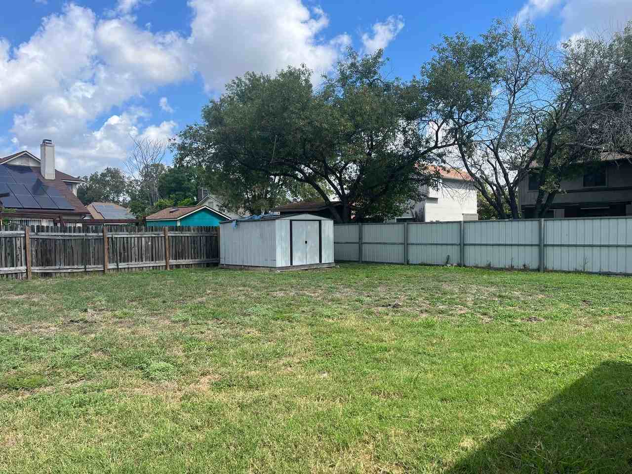 5202 Fountain Lk - Photo 2 of 31