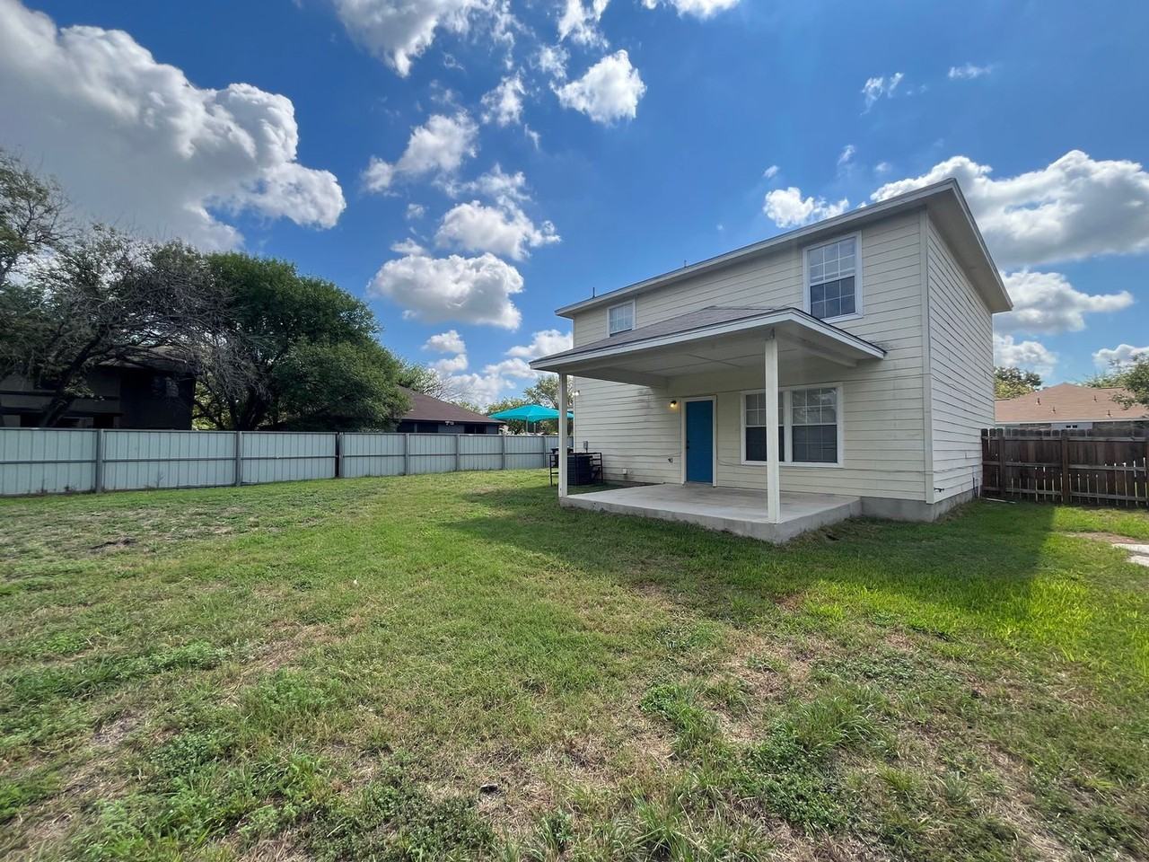 5202 Fountain Lk - Photo 3 of 31