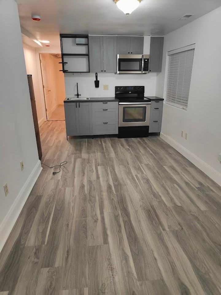 672 E 400 N - Photo 5 of 7