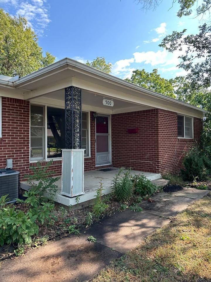 500 Alexander Dr - Photo 2 of 21