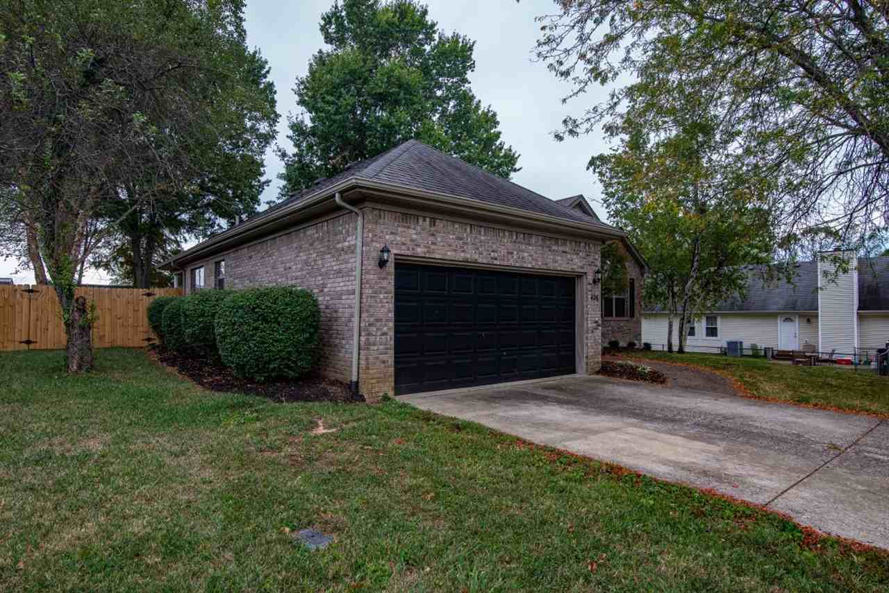 426 Ridgecrest Rd - Photo 3 of 49