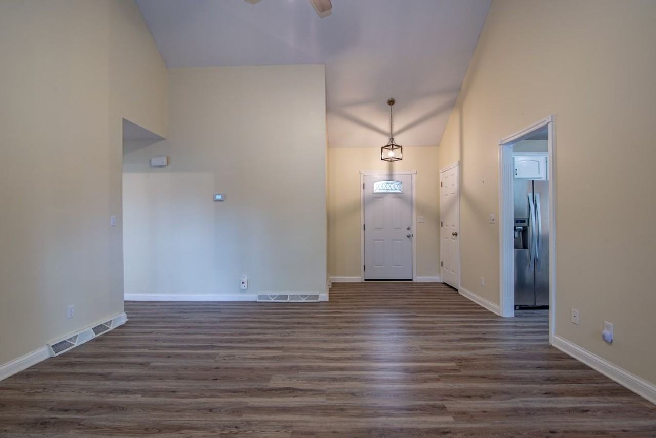 426 Ridgecrest Rd - Photo 7 of 49