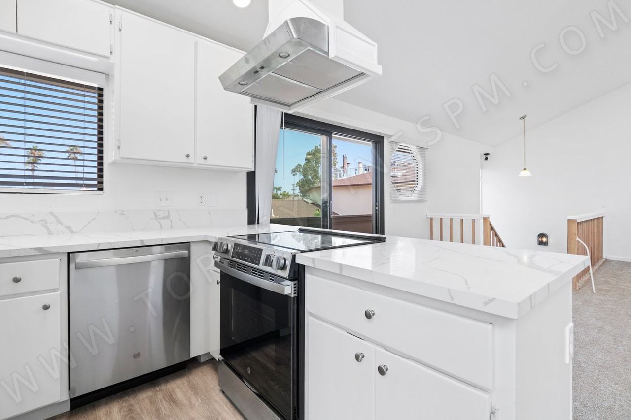 305 Westbourne St - Photo 3 of 23