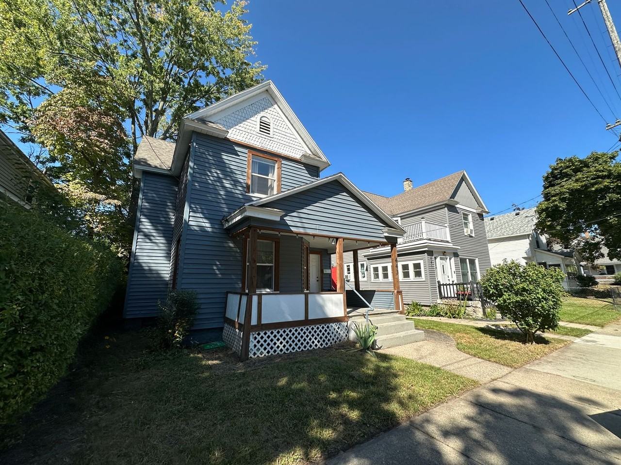 443 Barth Ave Se - Photo 2 of 18