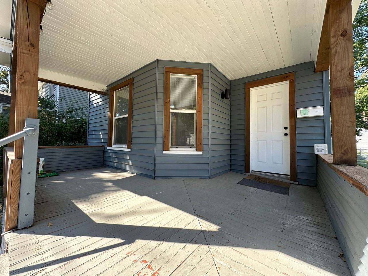 443 Barth Ave Se - Photo 3 of 18