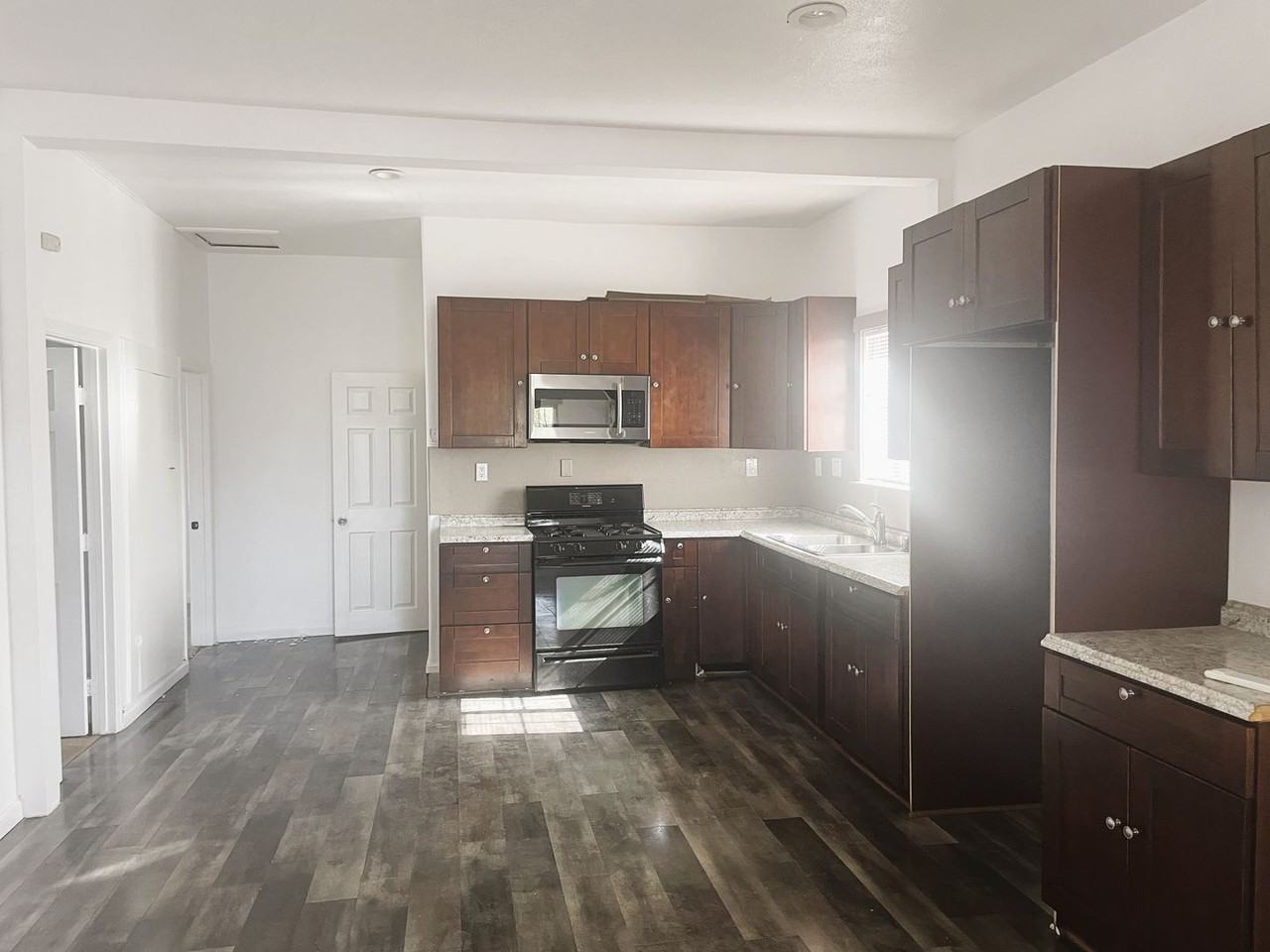 1132 Quincy St - Photo 2 of 9