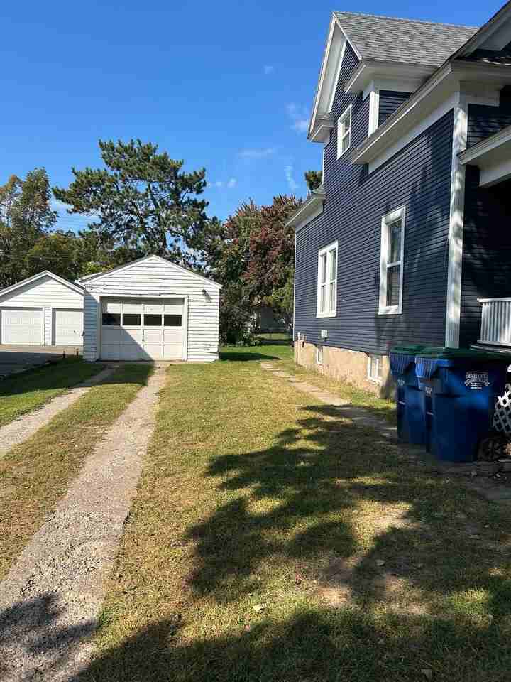 1126 S 4th Avenue - Photo 3 of 7