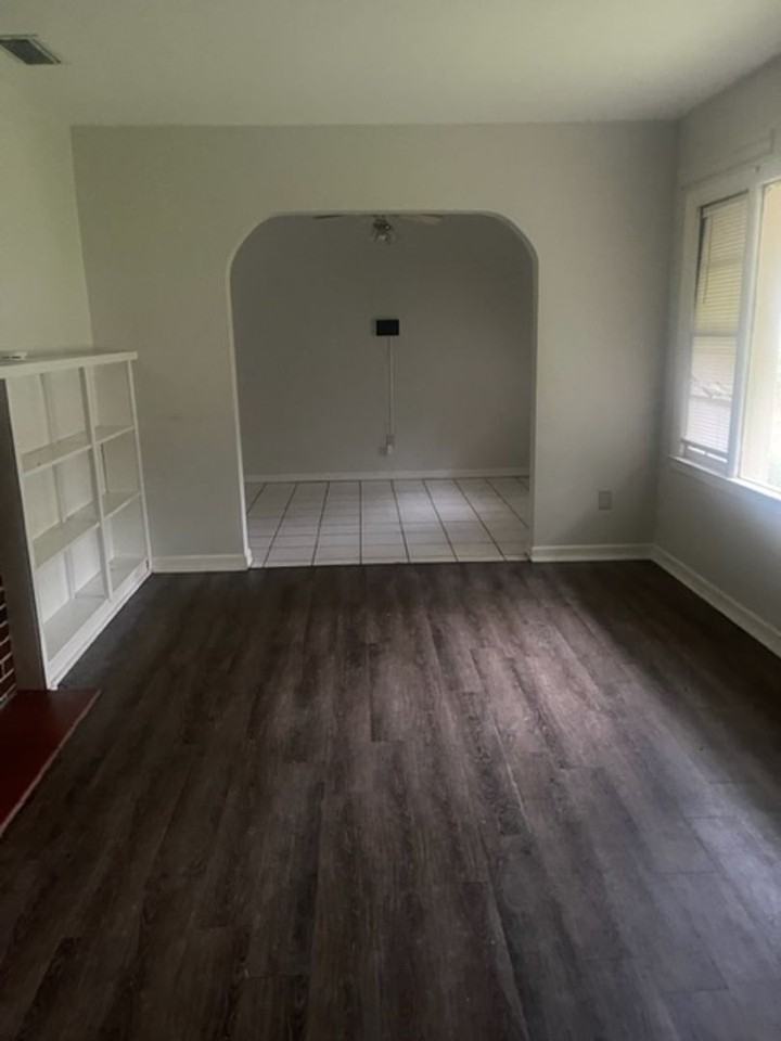 1312 Colquitt Ave - Photo 4 of 10