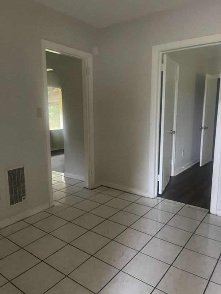 1312 Colquitt Ave - Photo 5 of 10