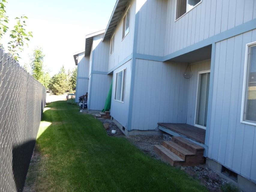 2061 NE York Circle - Photo 3 of 13