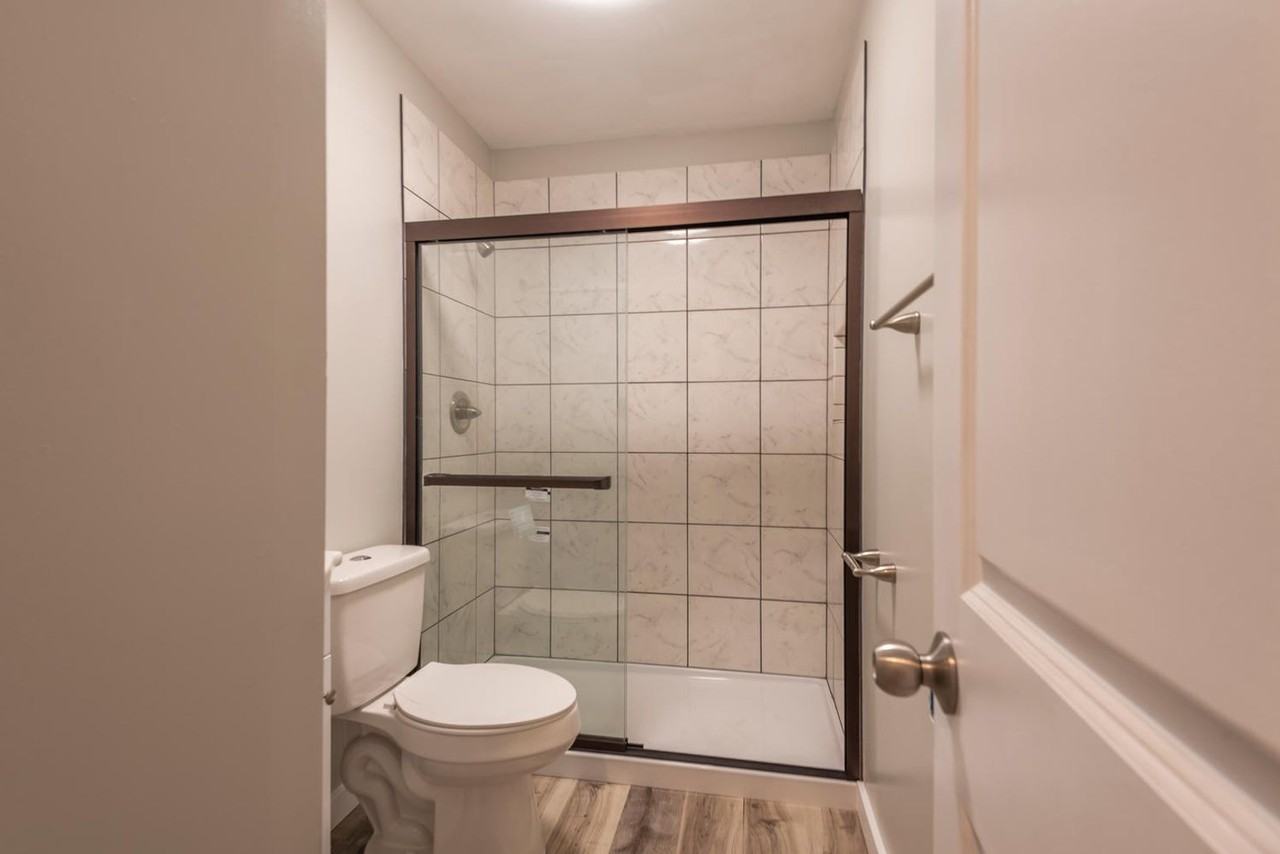 413 E 8th St - Photo 5 of 18