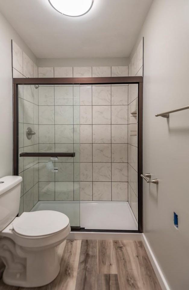 413 E 8th St - Photo 6 of 18