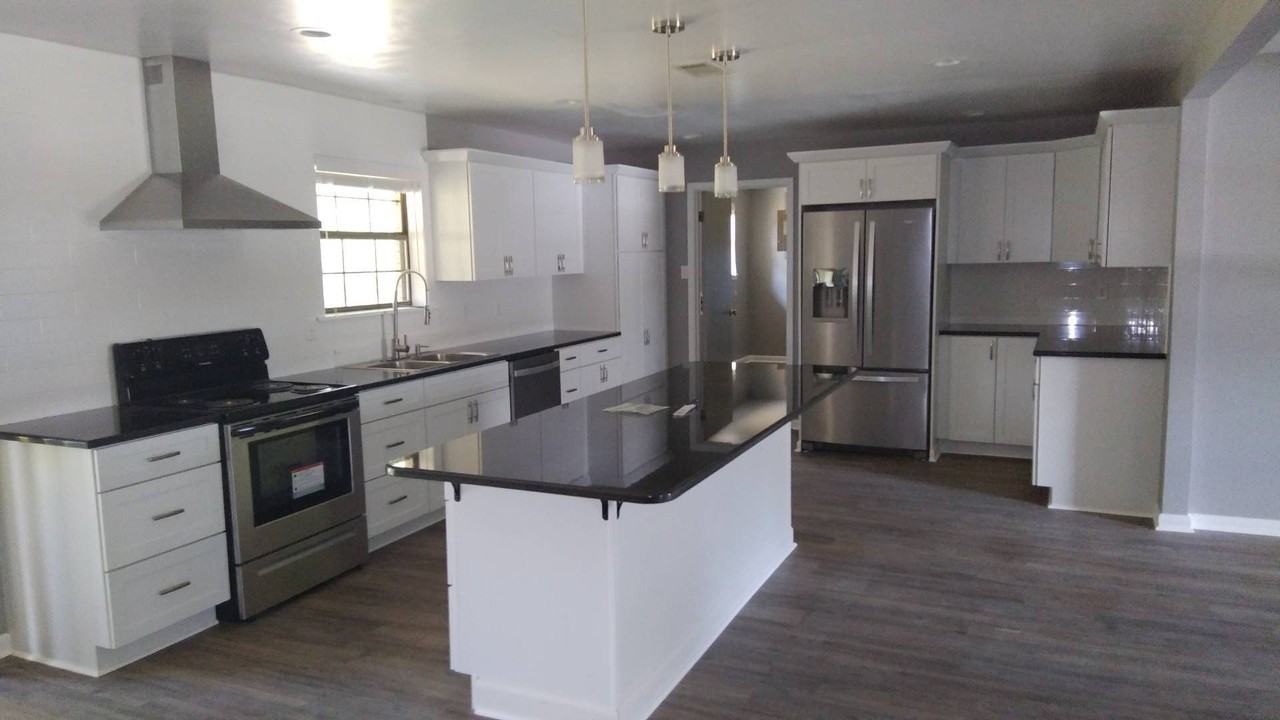 102 Veterans Ln - Photo 3 of 9
