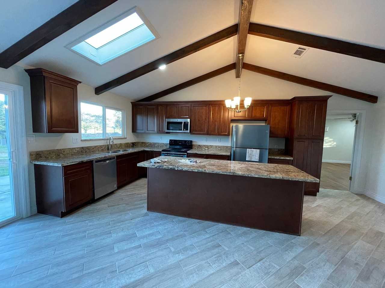 19342 E South Ave - Photo 3 of 28