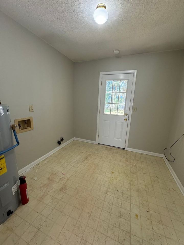 1221 Pointer Dr Sw - Photo 2 of 9