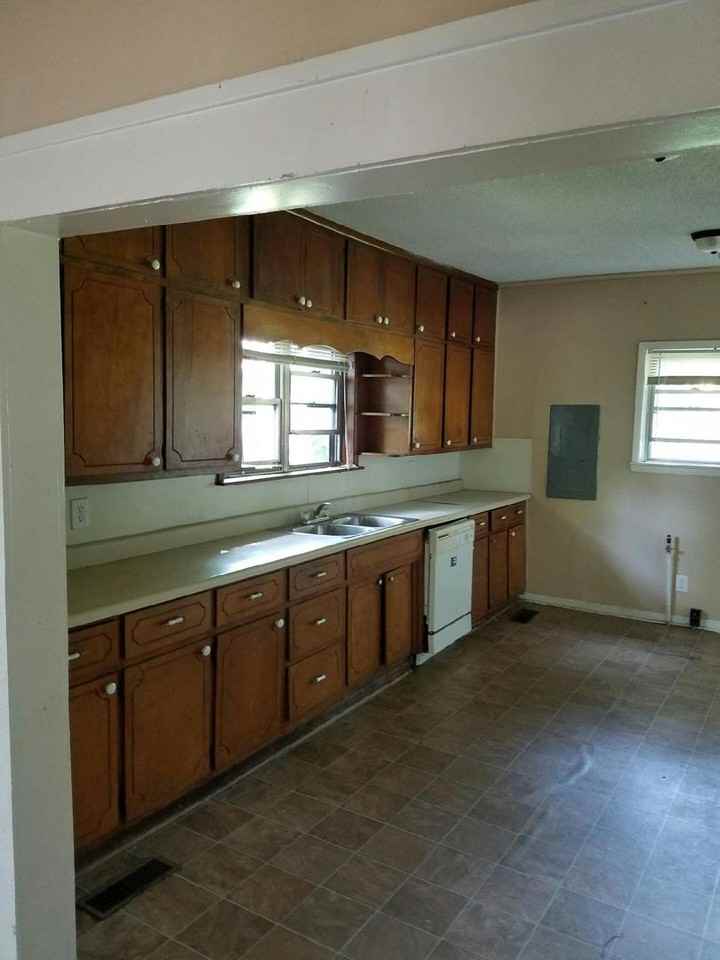 905 Jackson Blvd - Photo 3 of 8
