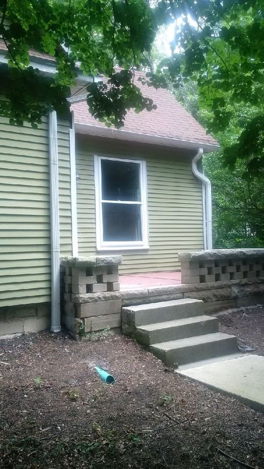 611 E University St - Photo 3 of 17