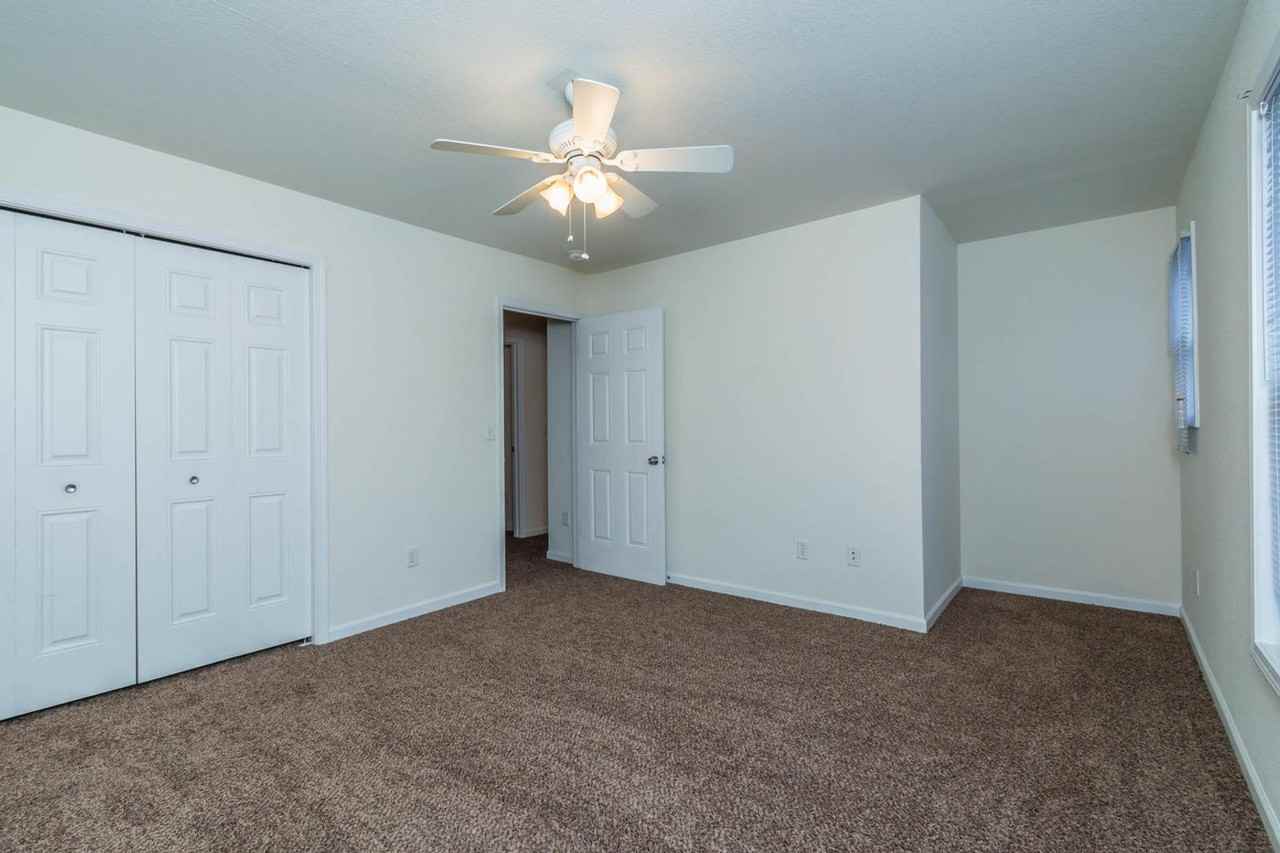 202 E 20th St - Photo 7 of 15