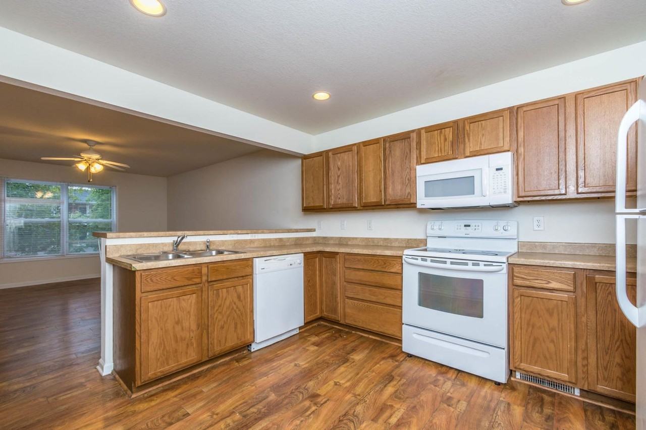 206 East 20th Street - Photo 6 of 15