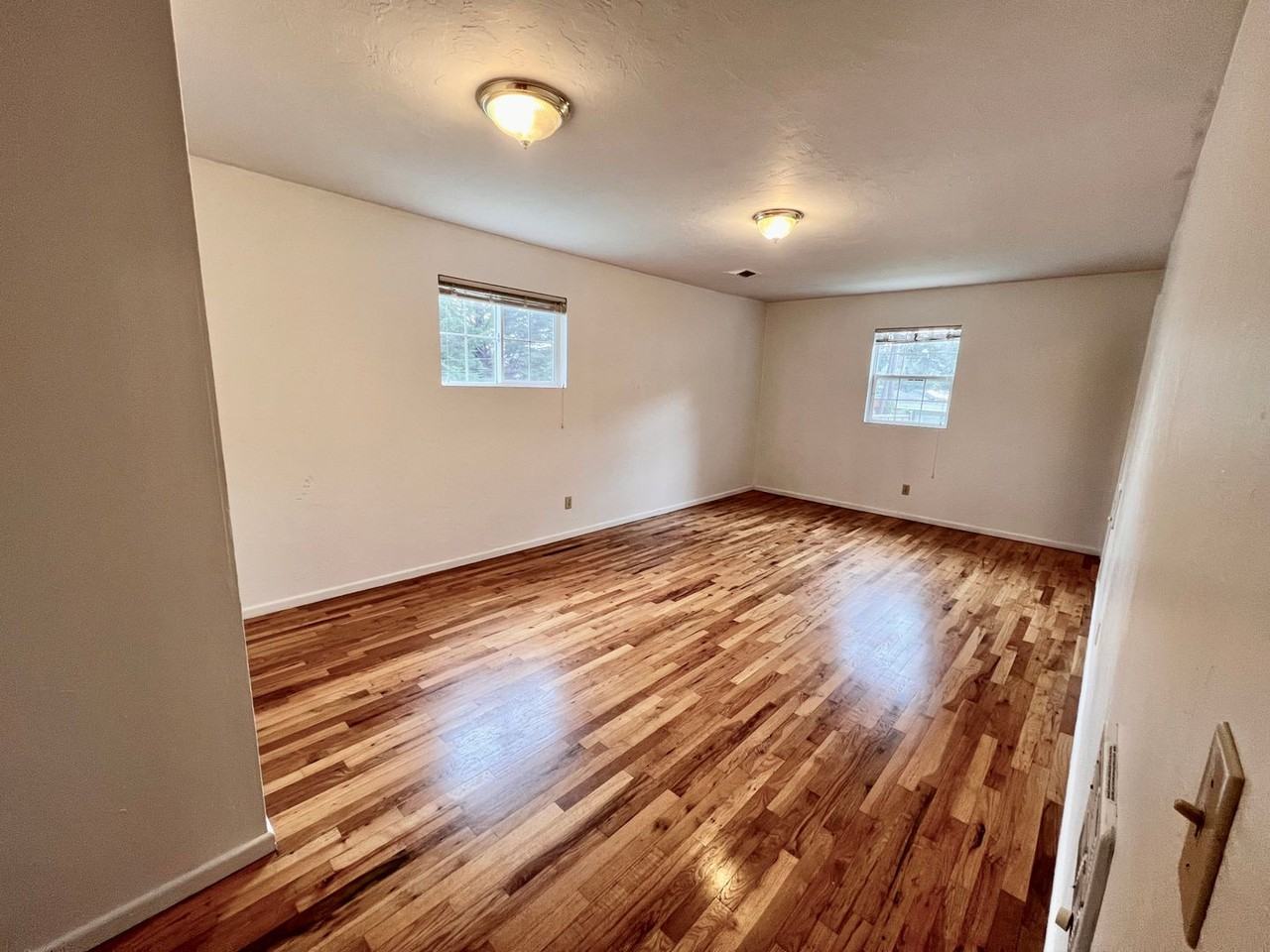 N Hemlock St - Photo 6 of 8