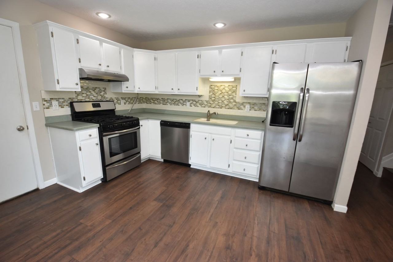 52401 Hollyhock Rd - Photo 4 of 21