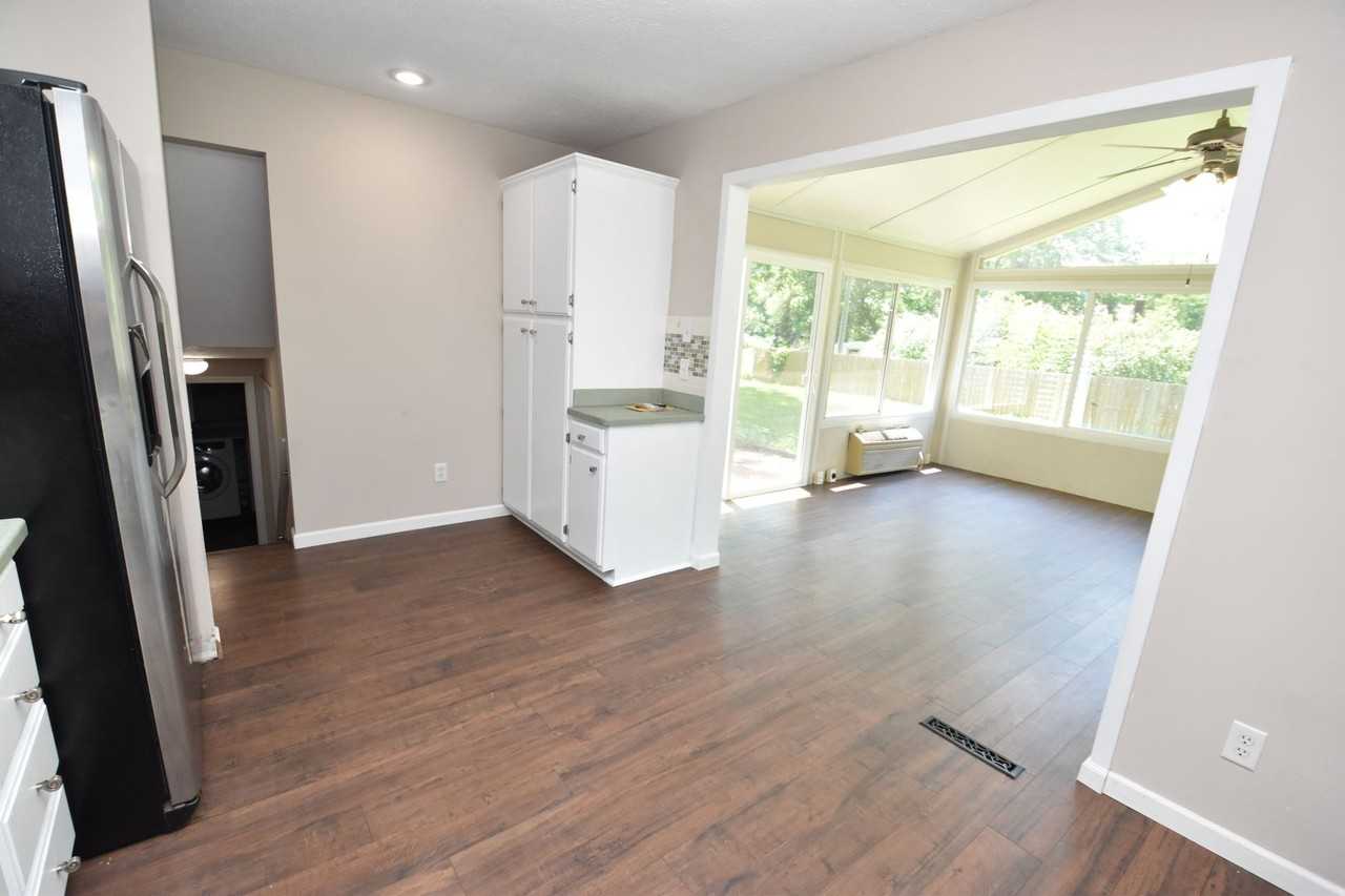 52401 Hollyhock Rd - Photo 5 of 21