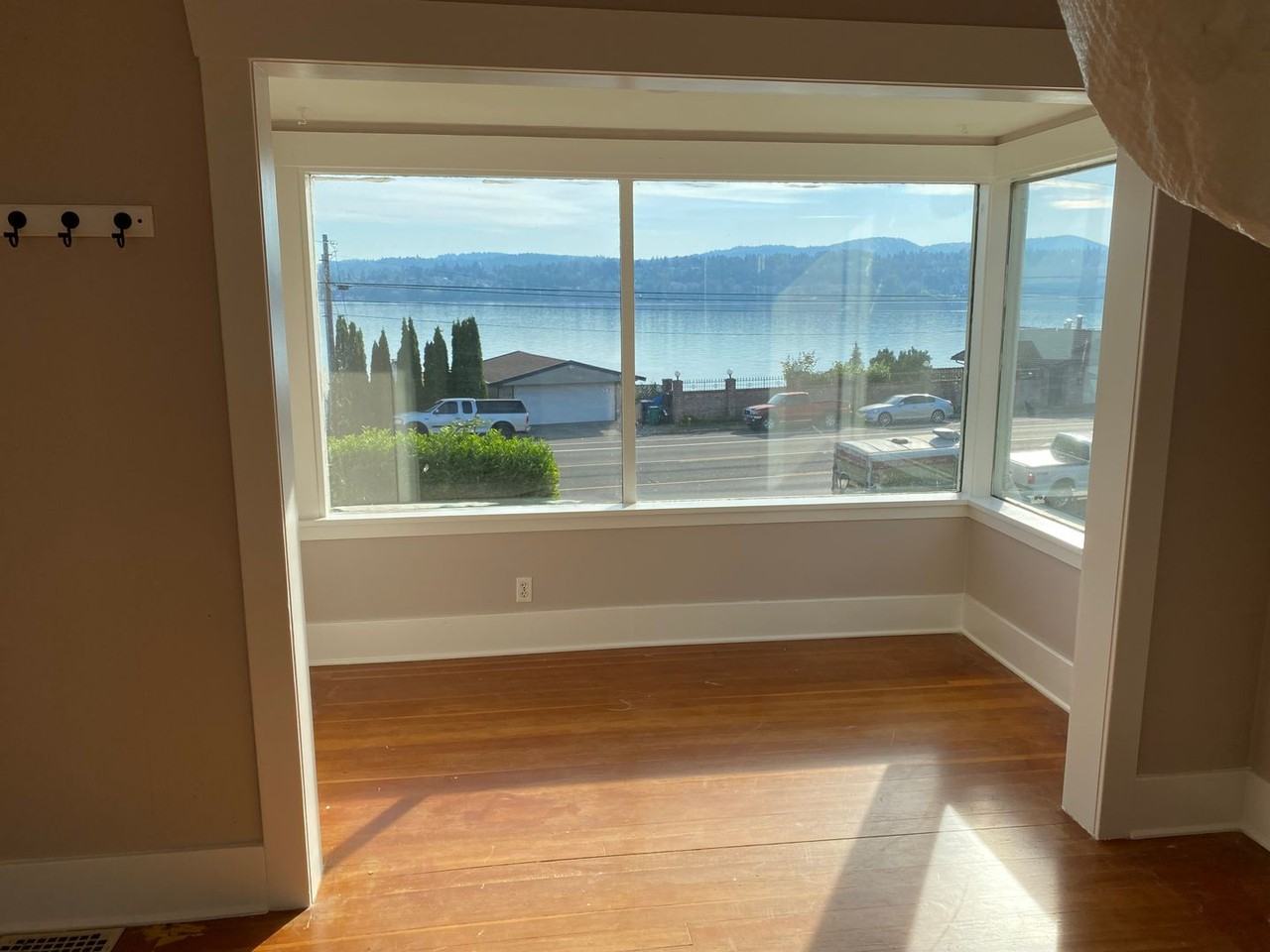 11017 Rainier Ave S - Photo 3 of 26
