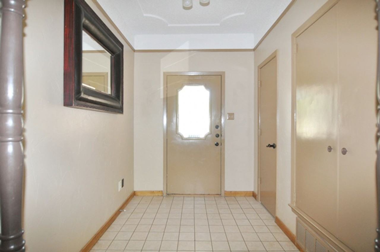 2440 Meadow Crk - Photo 2 of 23