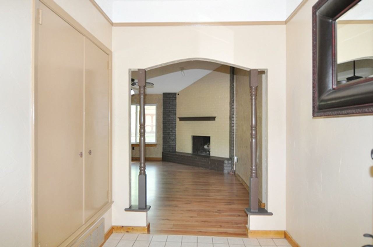 2440 Meadow Crk - Photo 3 of 23