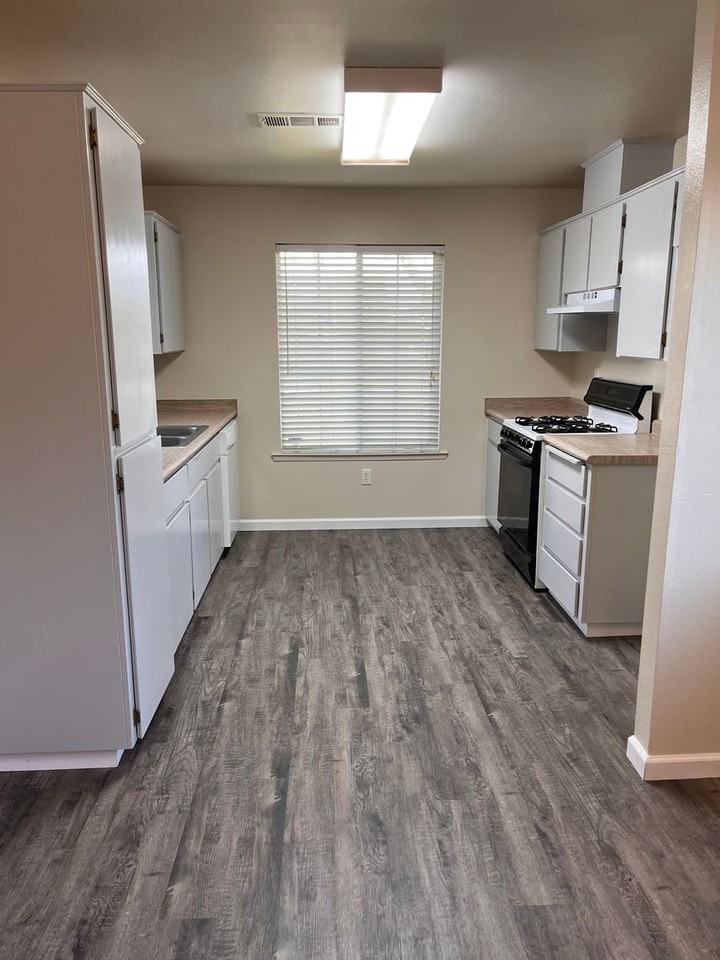 3831 Finnigan Ct - Photo 2 of 14