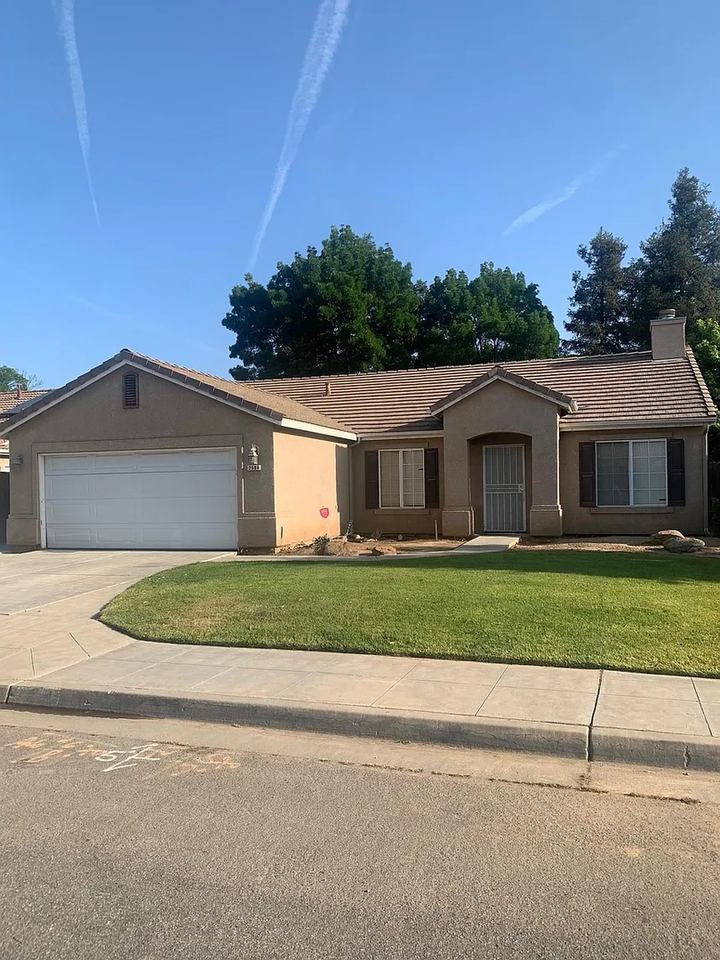 2594 E Yeargin Dr - Photo 2 of 12