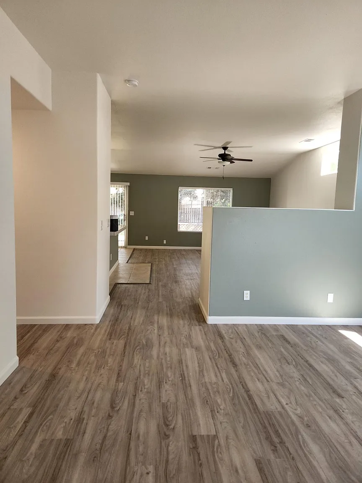 2594 E Yeargin Dr - Photo 3 of 12