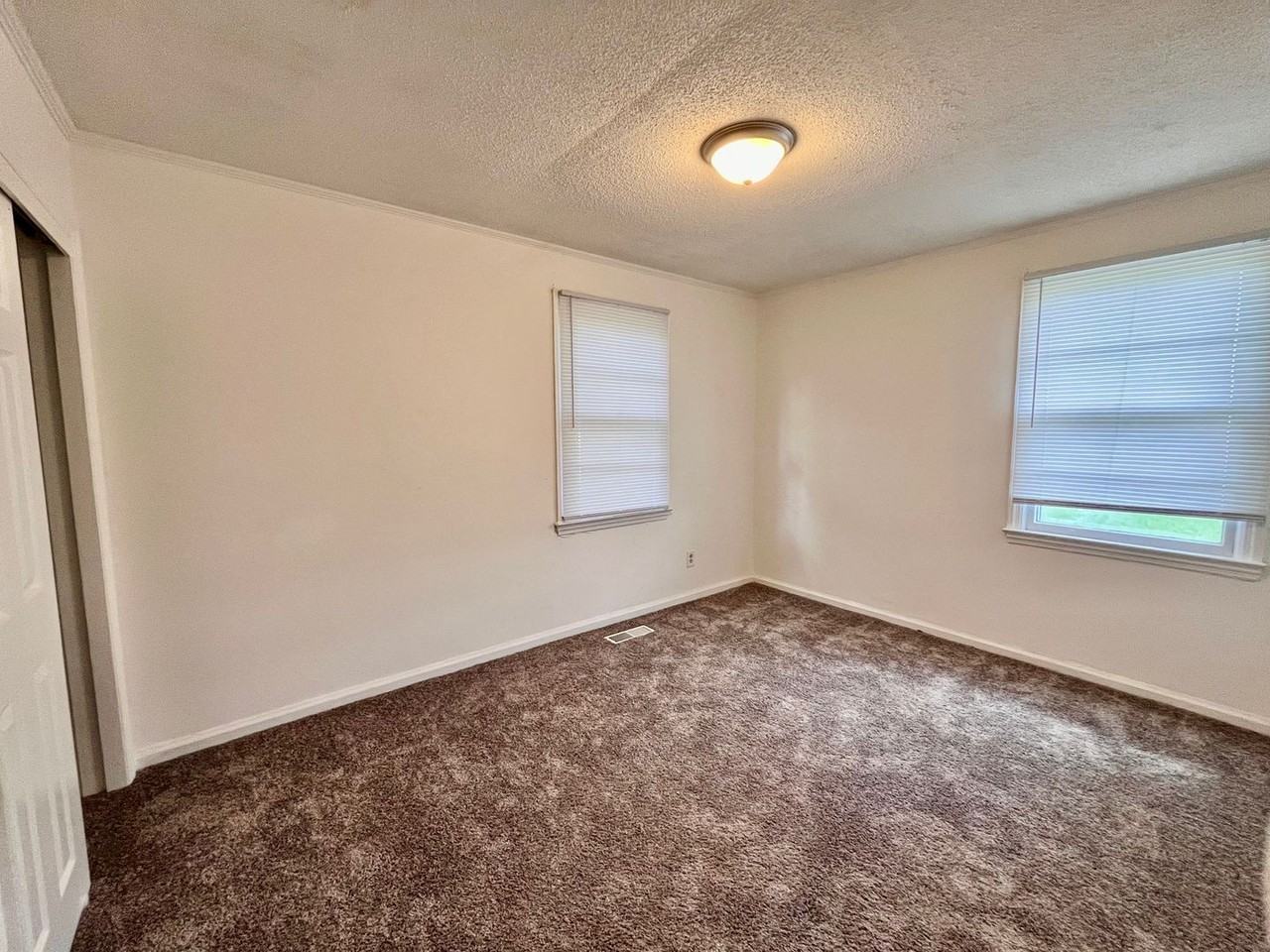 309 Starling St - Photo 7 of 11