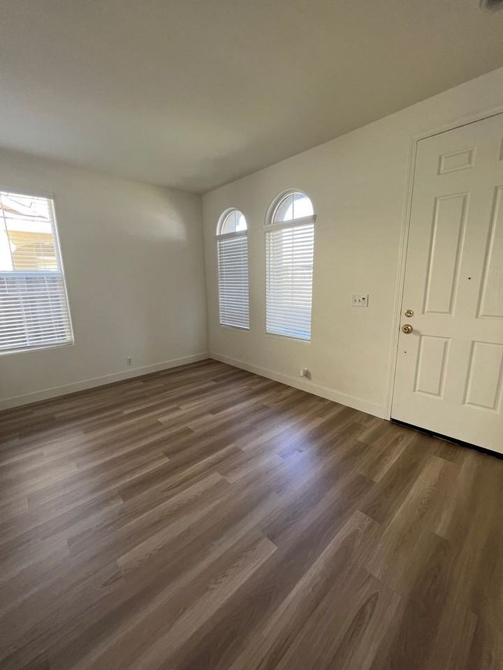 8321 Lewis Ave - Photo 5 of 23