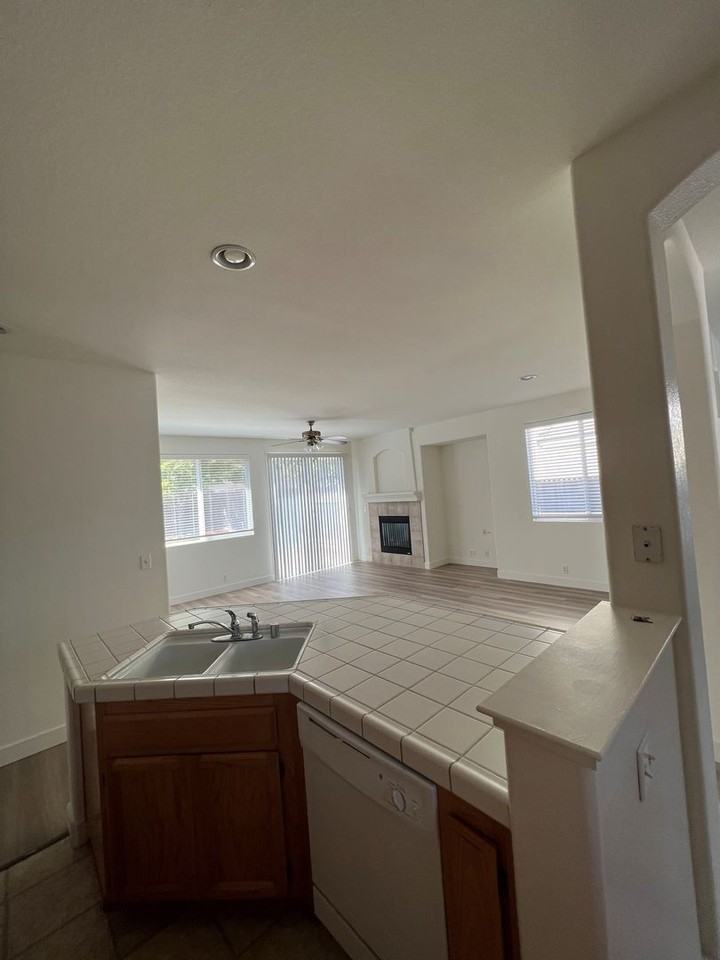 8321 Lewis Ave - Photo 6 of 23