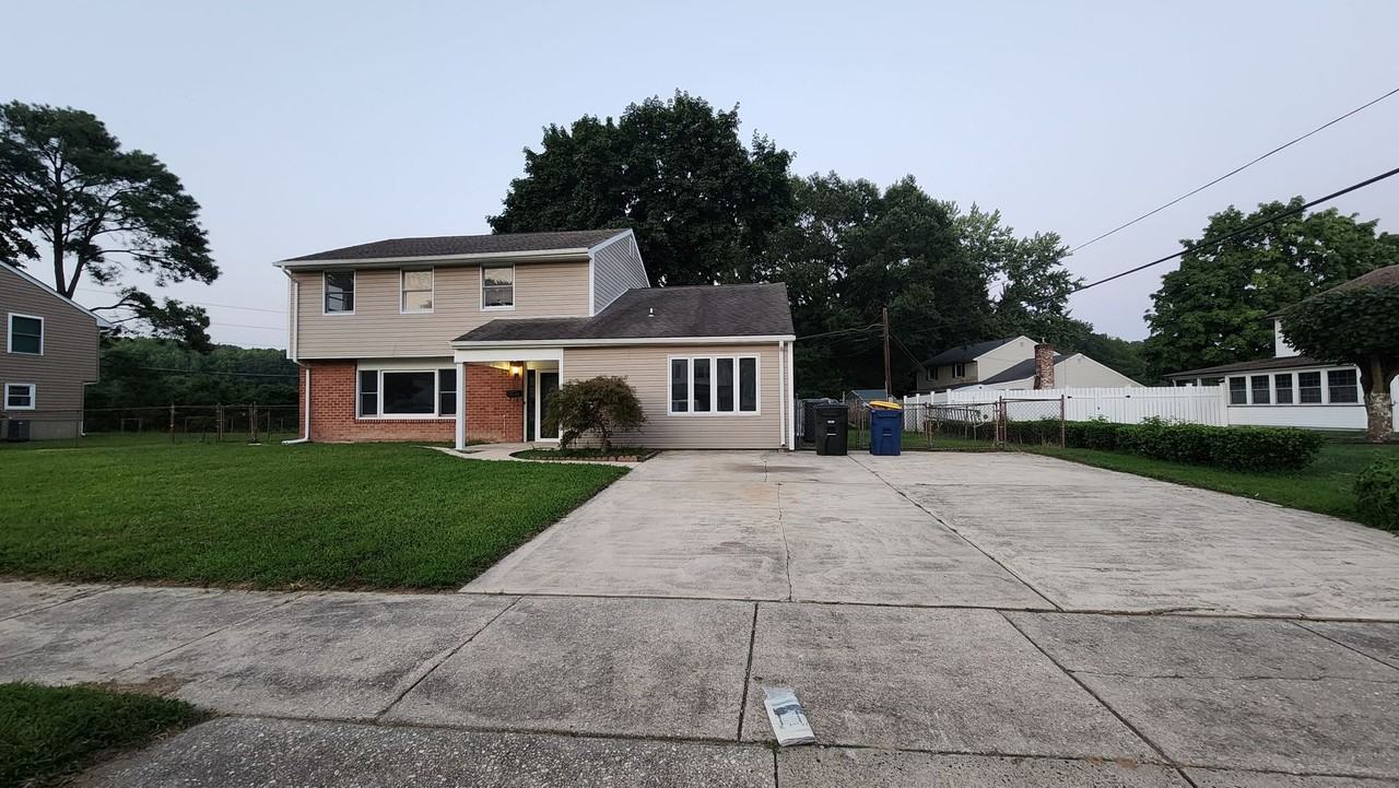 613 Nimitz Rd - Photo 2 of 24