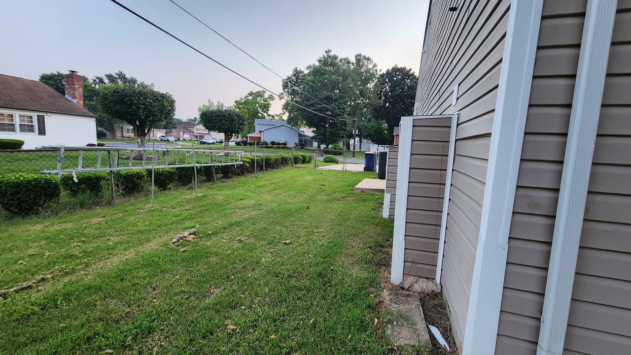 613 Nimitz Rd - Photo 3 of 24