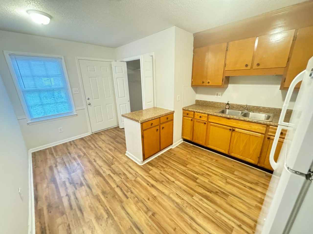 400 Stockton St - Photo 4 of 22
