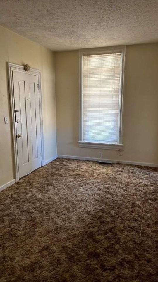 85 N Kennebec Ave #2 - Photo 3 of 7