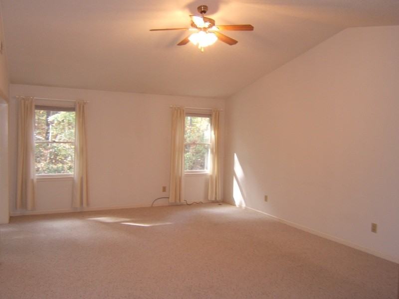 906 Nassau Ct - Photo 4 of 13