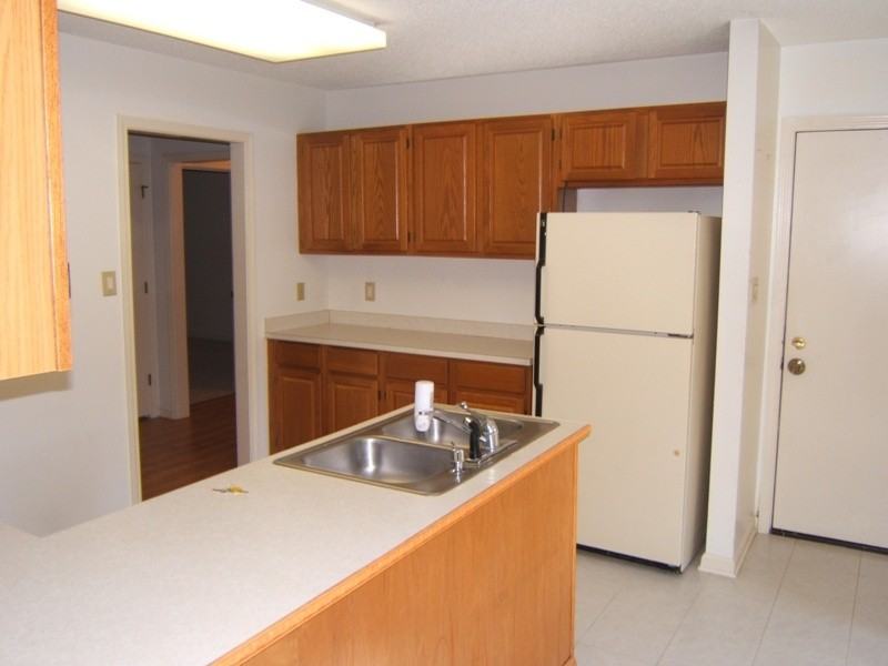 906 Nassau Ct - Photo 2 of 13