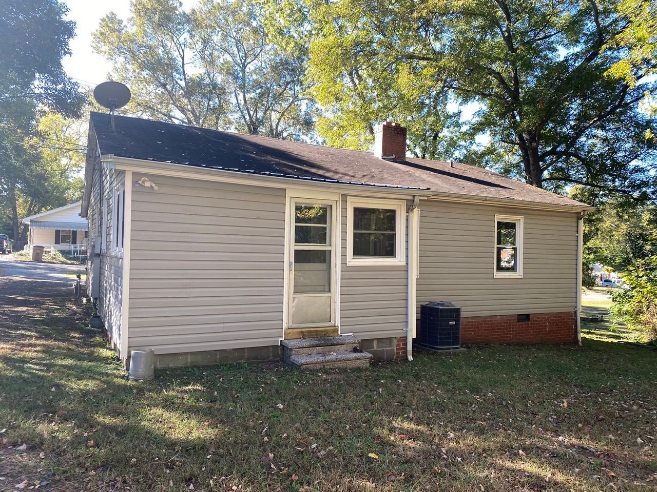 722 W Elm St - Photo 3 of 21