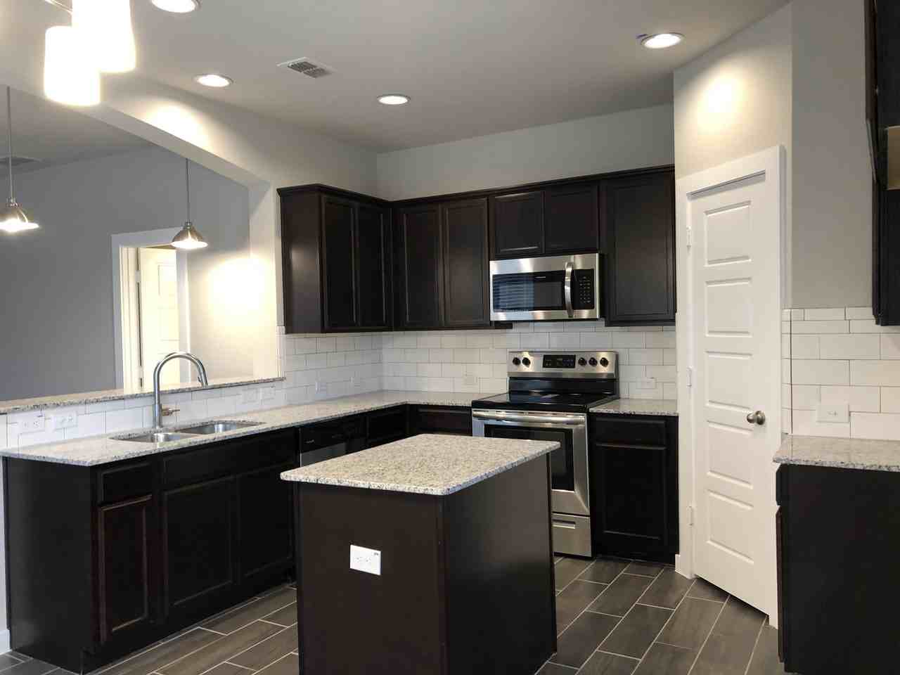 1021 W Sierra Vista Ct - Photo 3 of 10
