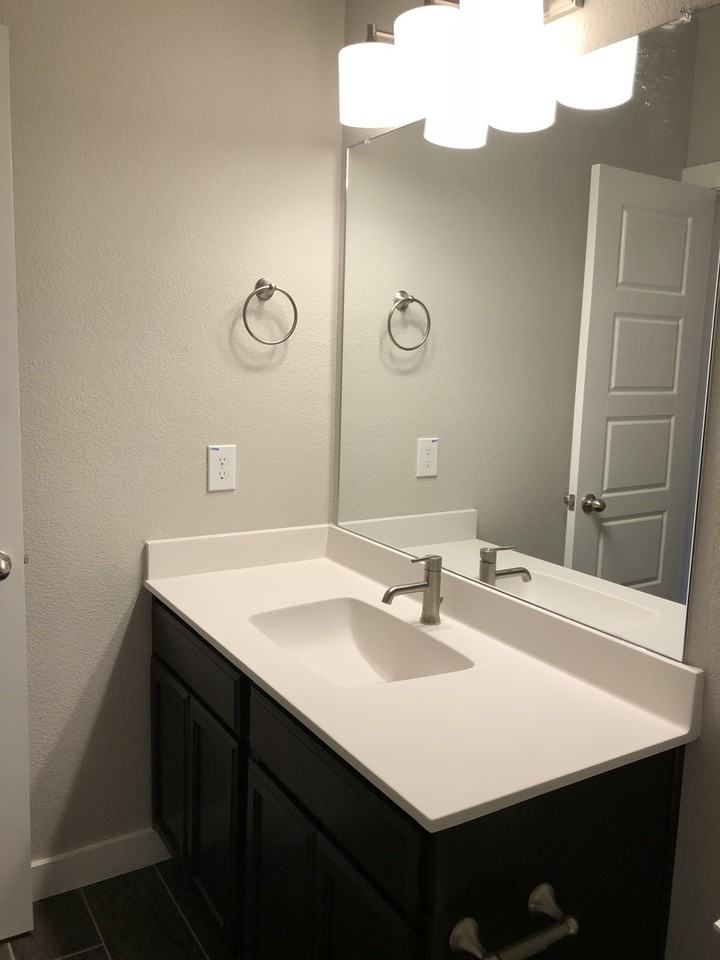 1021 W Sierra Vista Ct - Photo 7 of 10