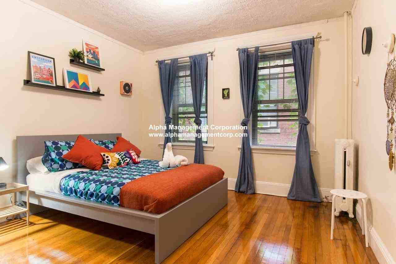 1247 Beacon St - Photo 3 of 13